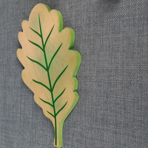 Fairy Gnome Garden Play Wood Miniature Carved Mushroom Painted Table Chairs Leaf - Picture 4 of 6